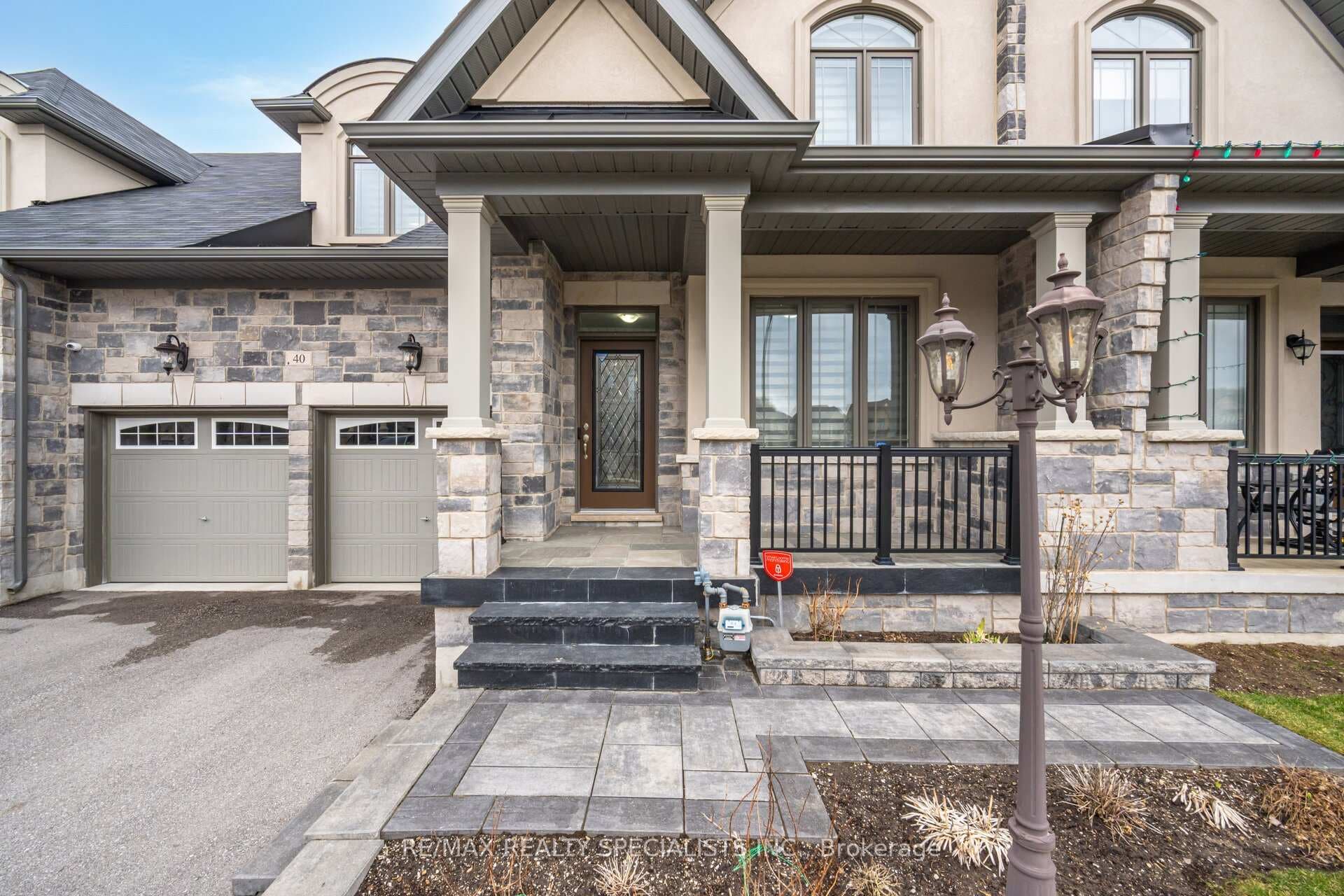 40 Hopevalley Crescent photo 2