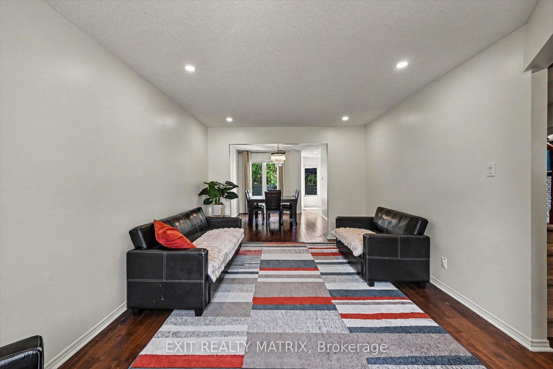 627 Chenier Way photo 3