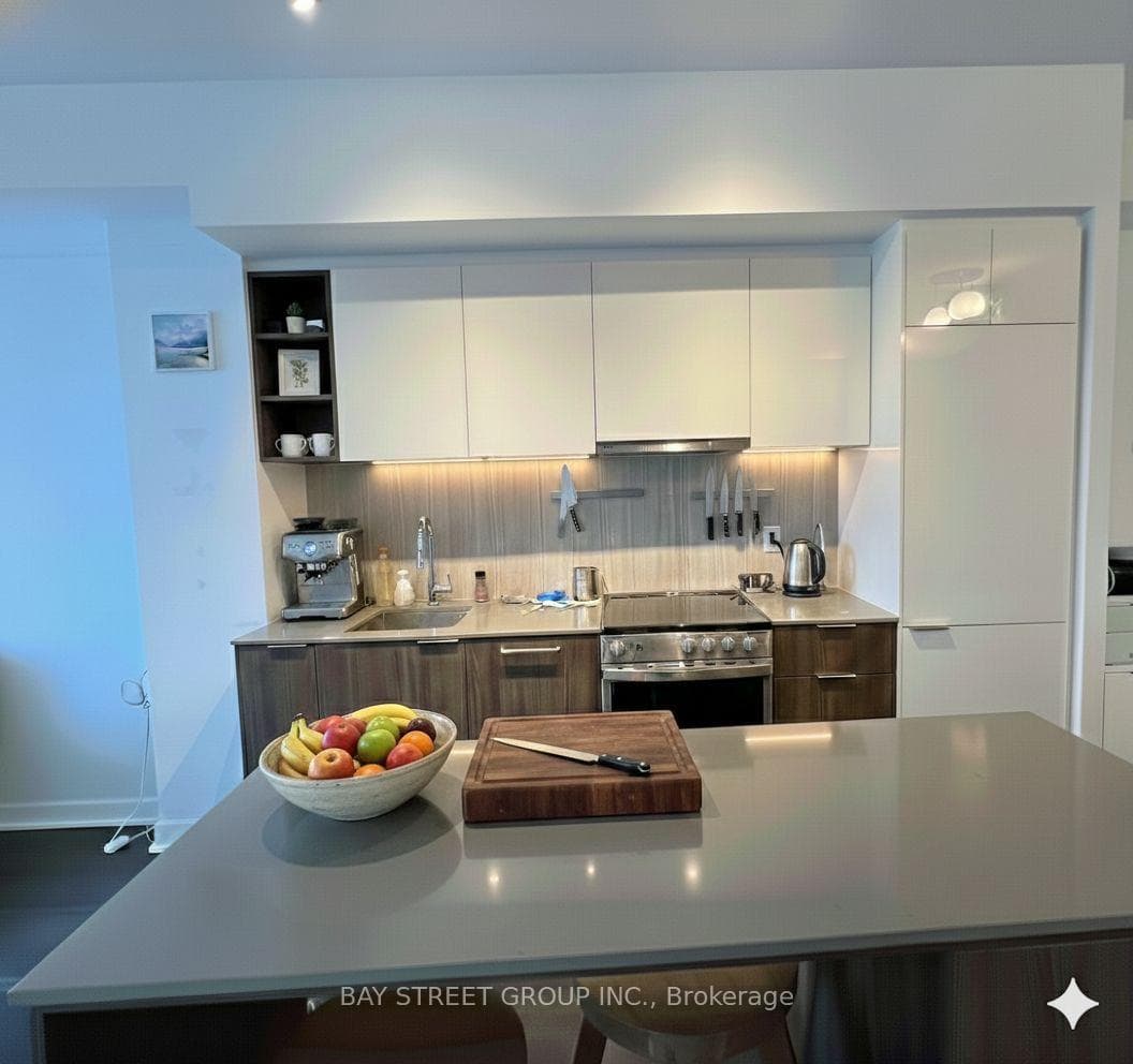 31 Tippett Road Unit 711 photo 5
