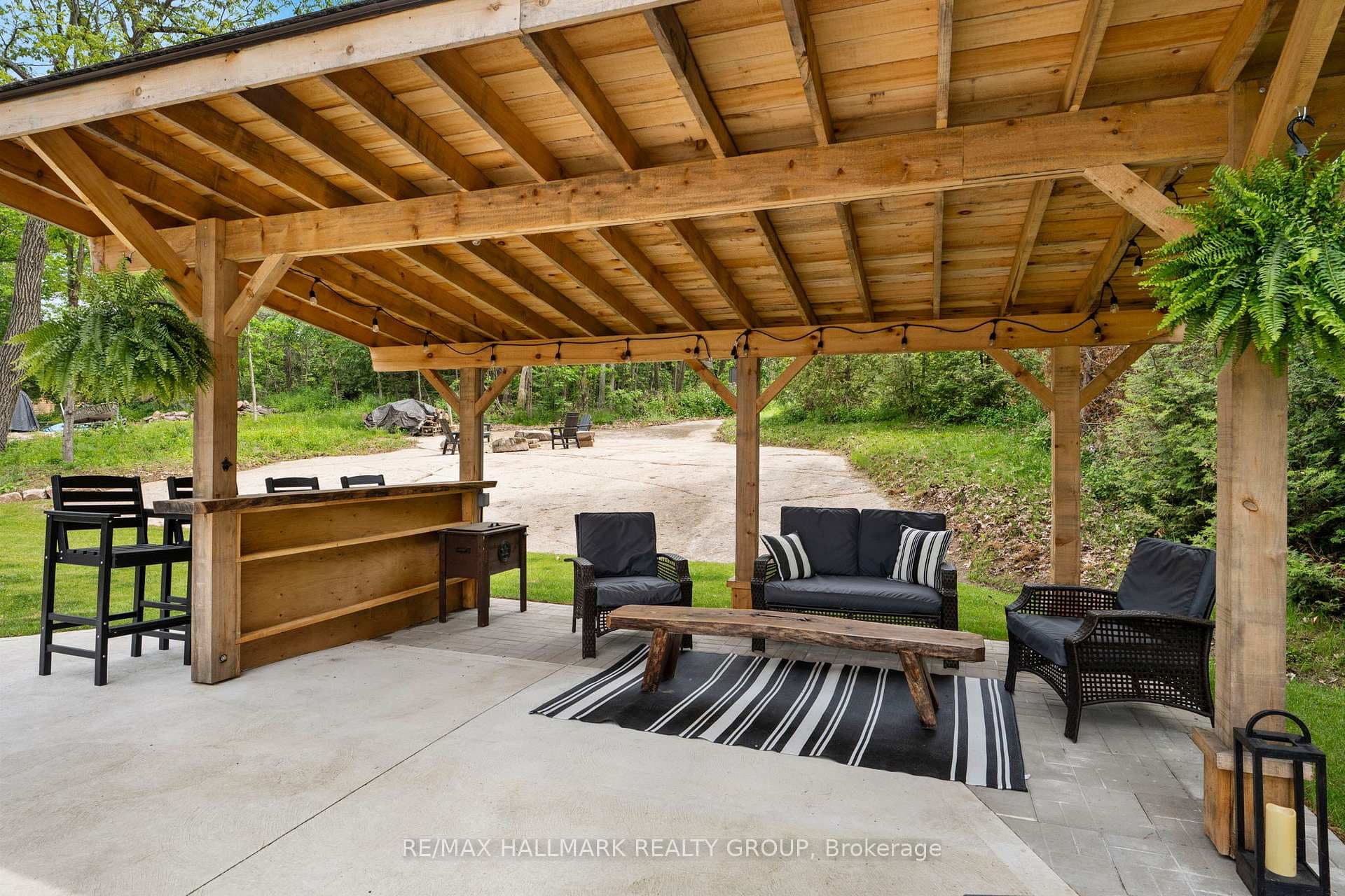 408 Yole Crescent photo 44