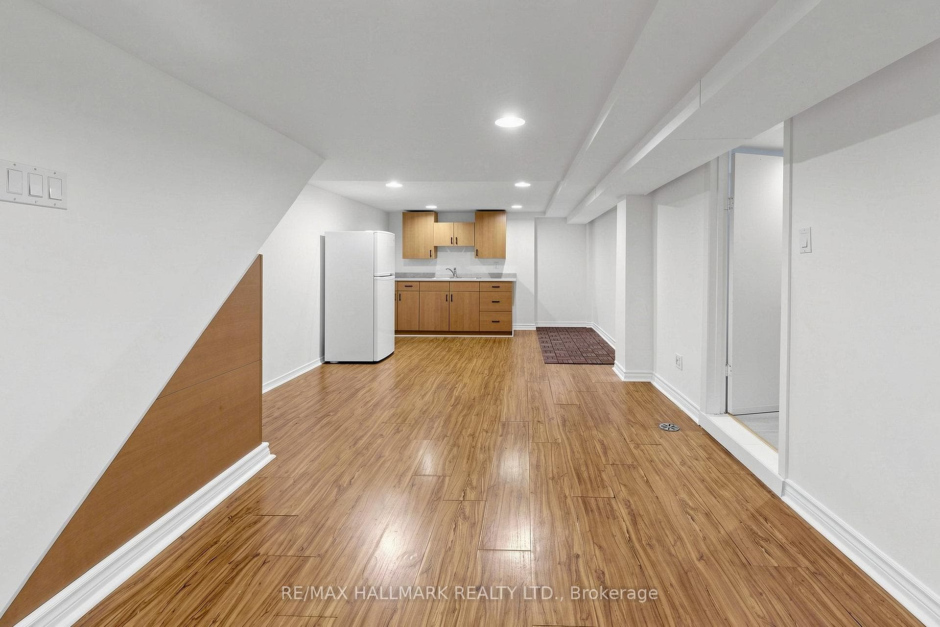 80 Manning Avenue photo 29
