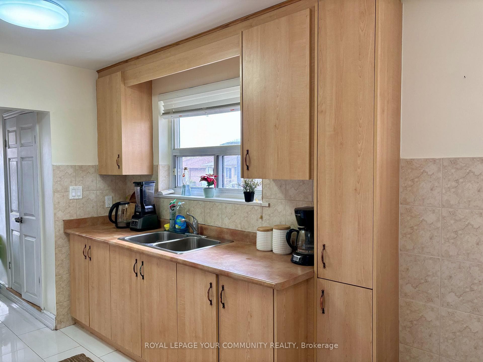 16 Brady Crescent photo 13