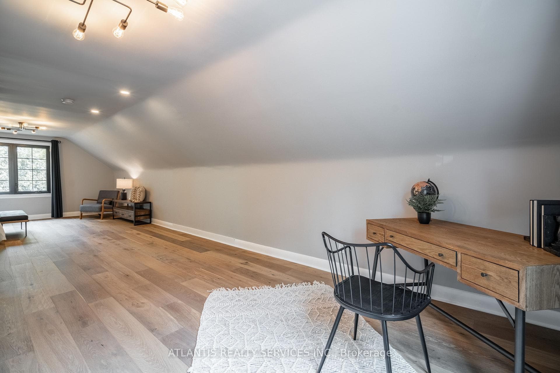 2015 Edinburgh Drive photo 26
