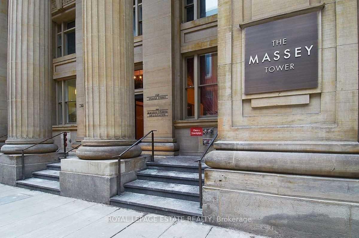197 Yonge Street Unit 4105 photo 3