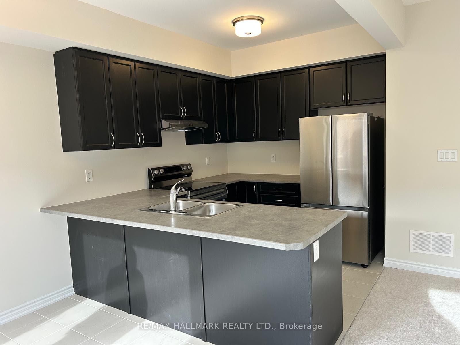 620 COLBORNE Street Unit 55 photo 2