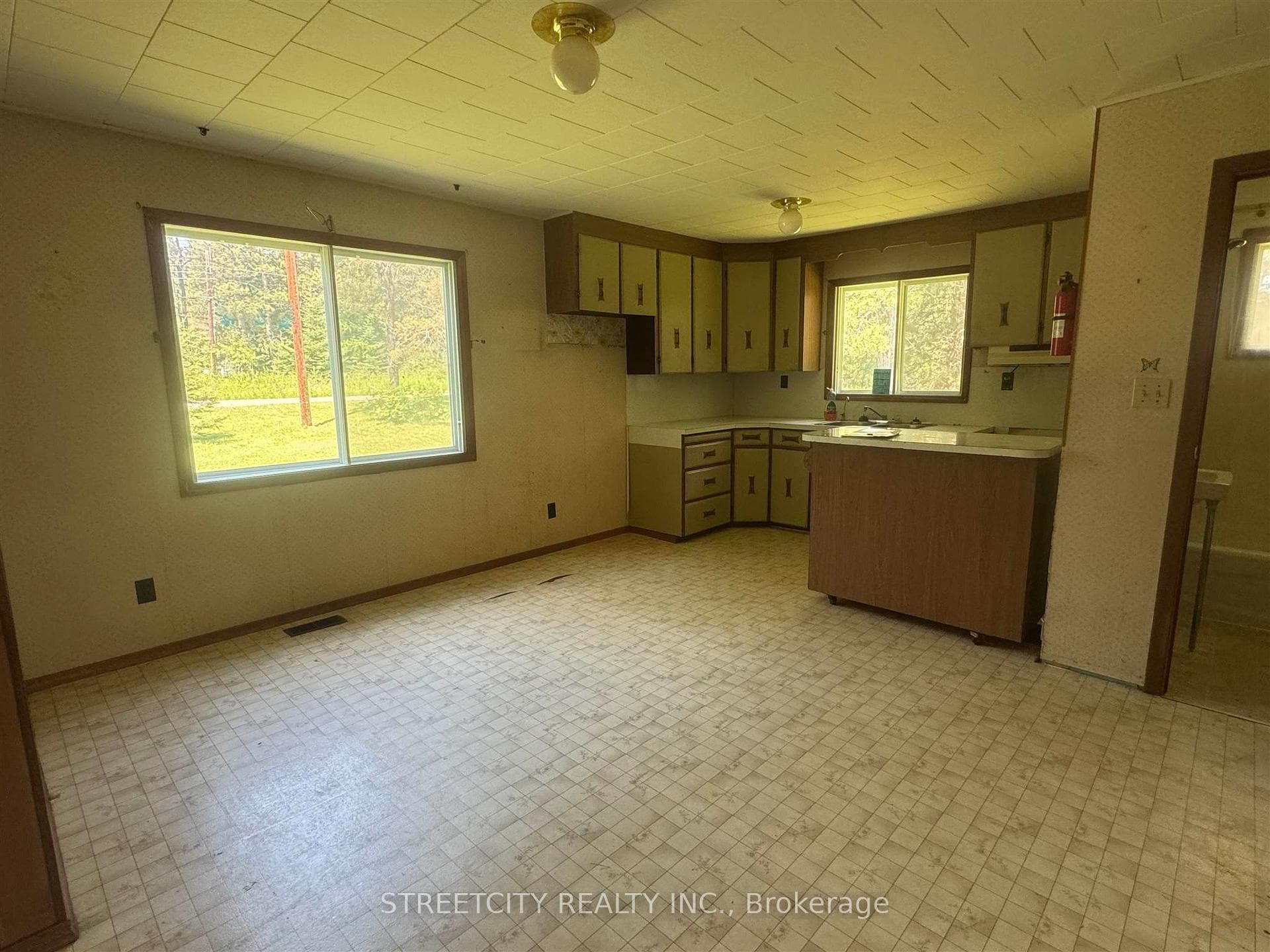 1811 Paquette Road photo 20