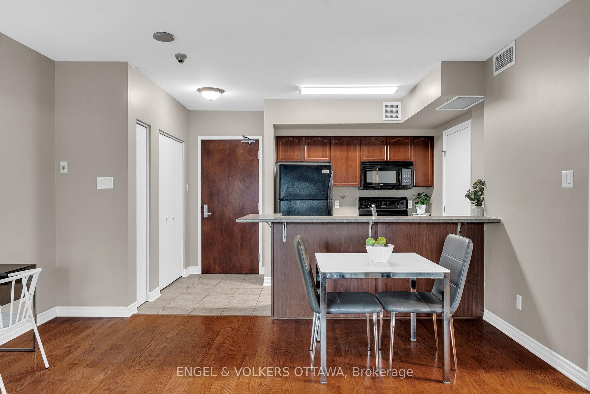 200 Rideau Street Unit 407 photo 11