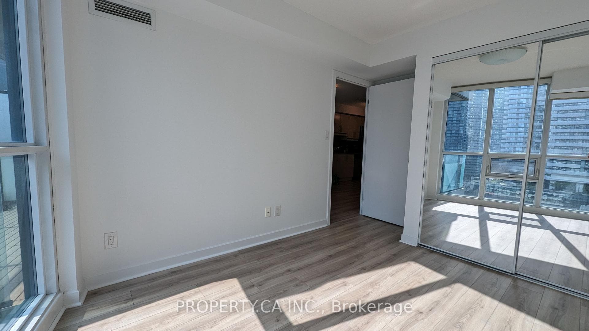 33 Bay Street Unit 1501 photo 8