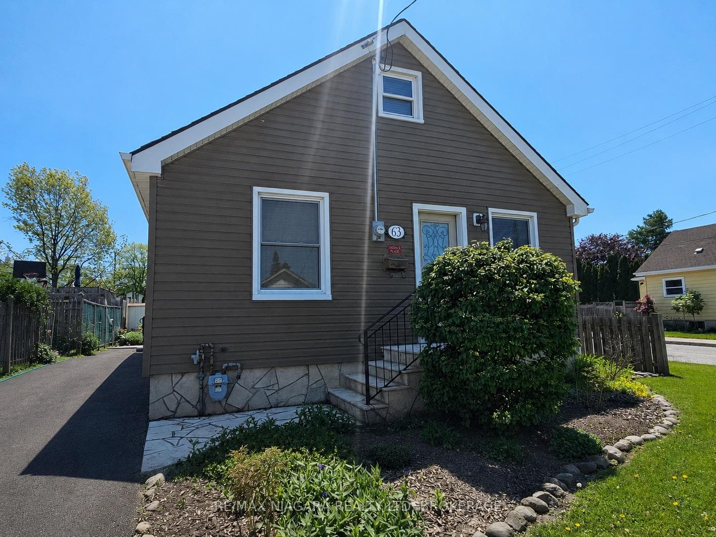63 Sullivan Avenue photo 2