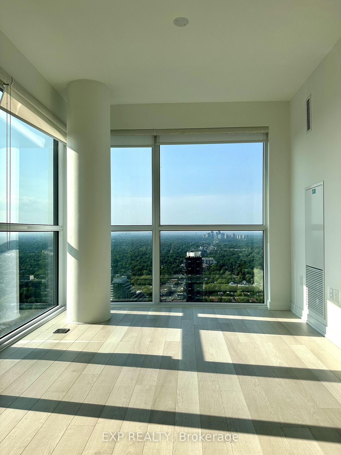 39 Roehampton Avenue Unit 4208 photo 17