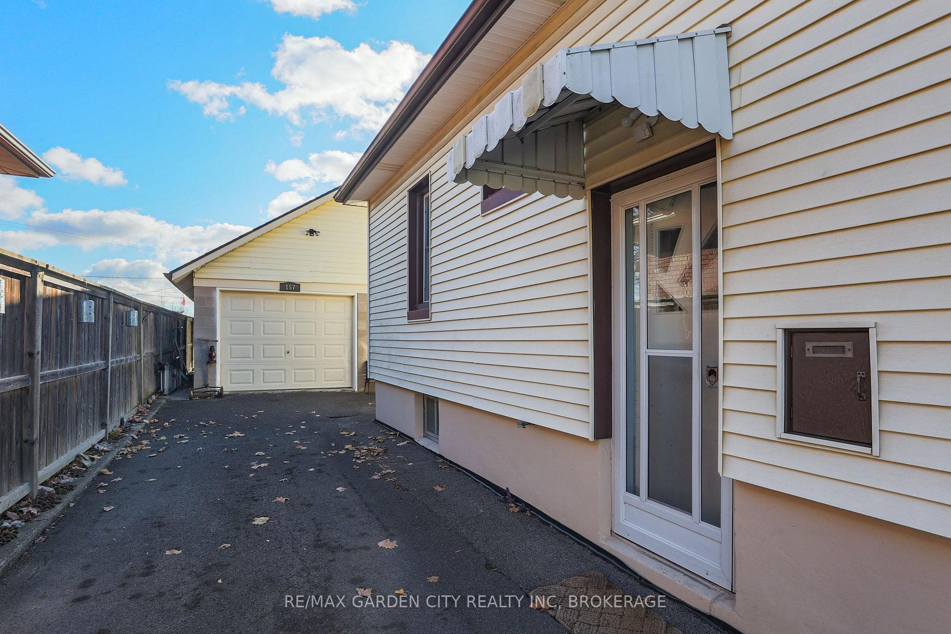 Side entrance for in-law or income potential$