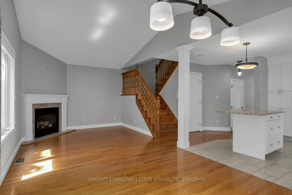 977 Rainbow Crescent photo 17