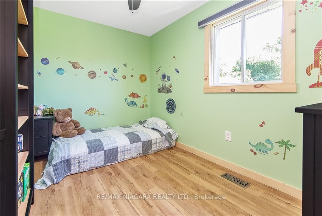 130 Secord Street photo 25