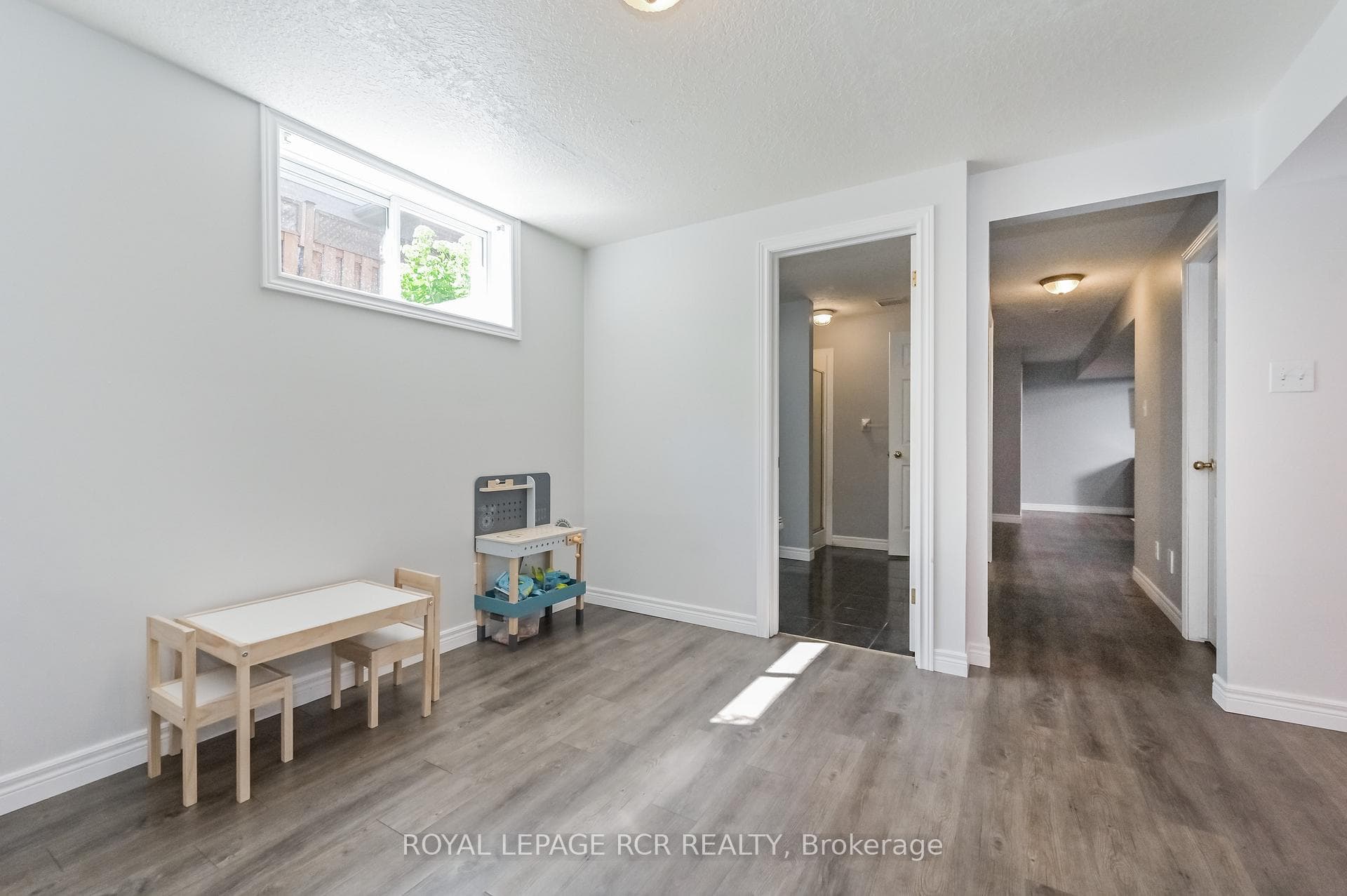 770 Victoria Terrace photo 24