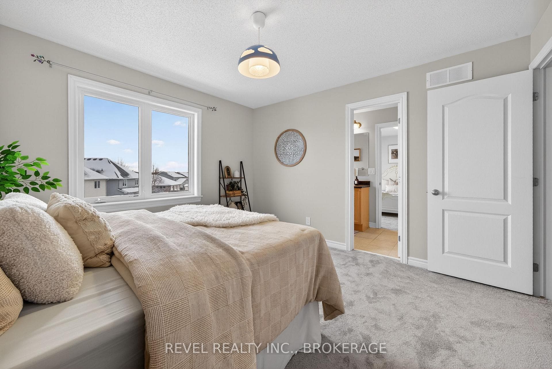 1015 Bluffwood Avenue photo 34