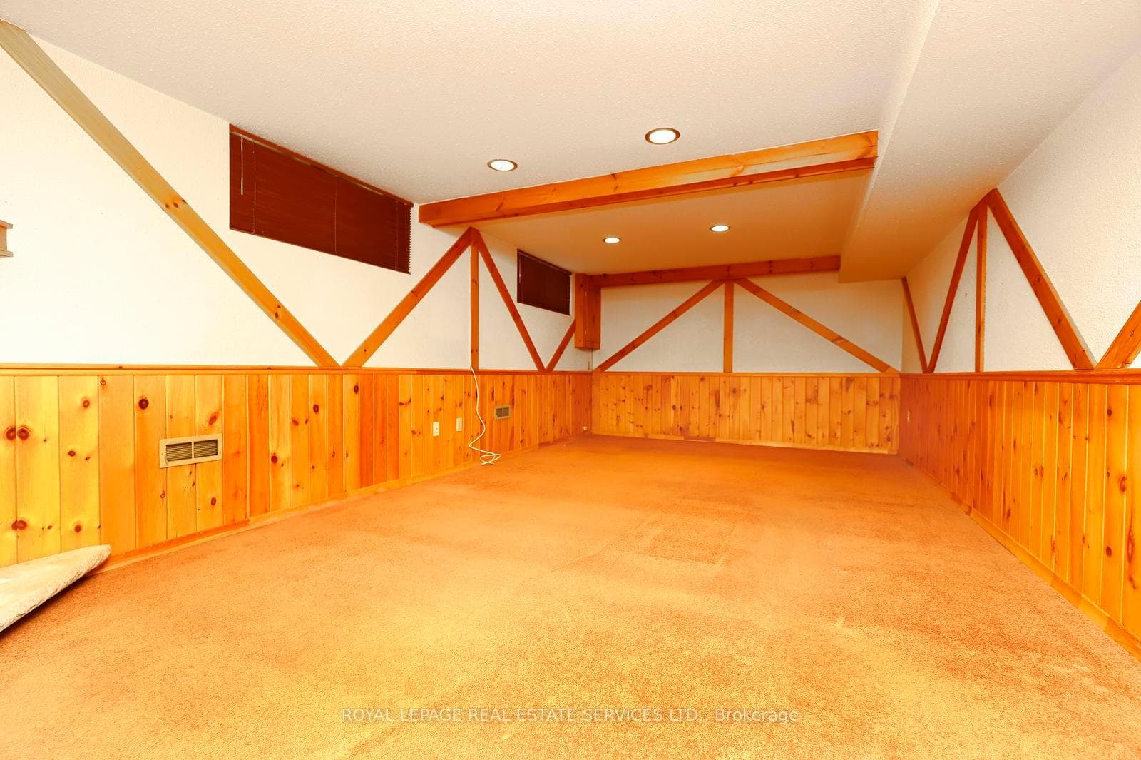 1492 Hillgrove Road photo 43