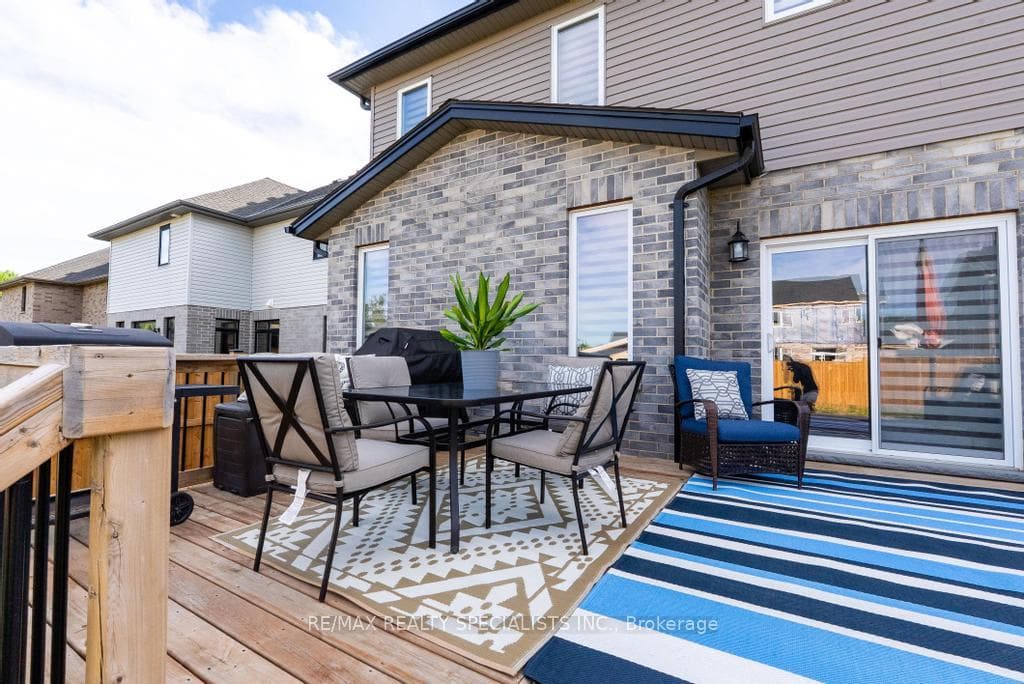 45 Peggy Avenue photo 42