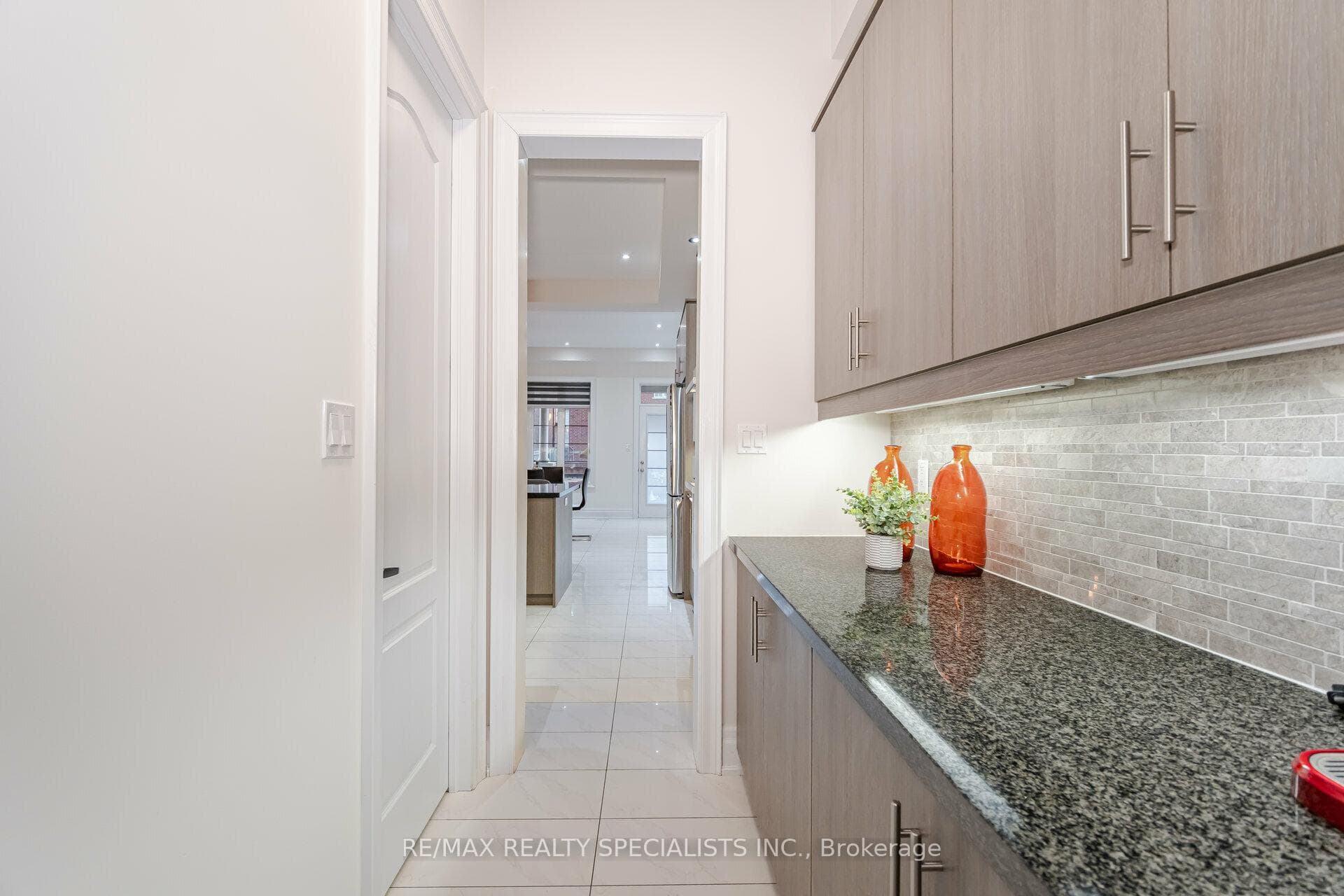 18 Falkland Road photo 9