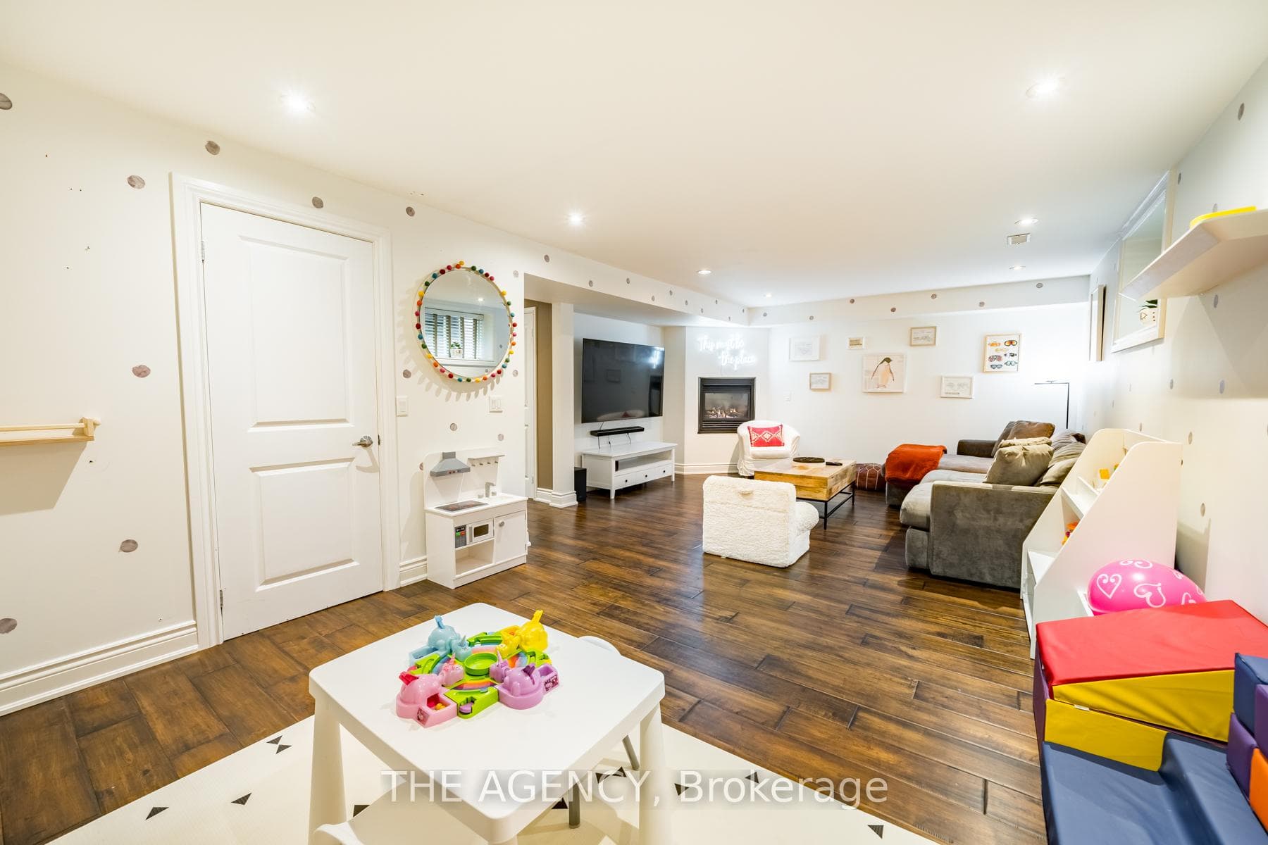176 South Kingsway N/A photo 31
