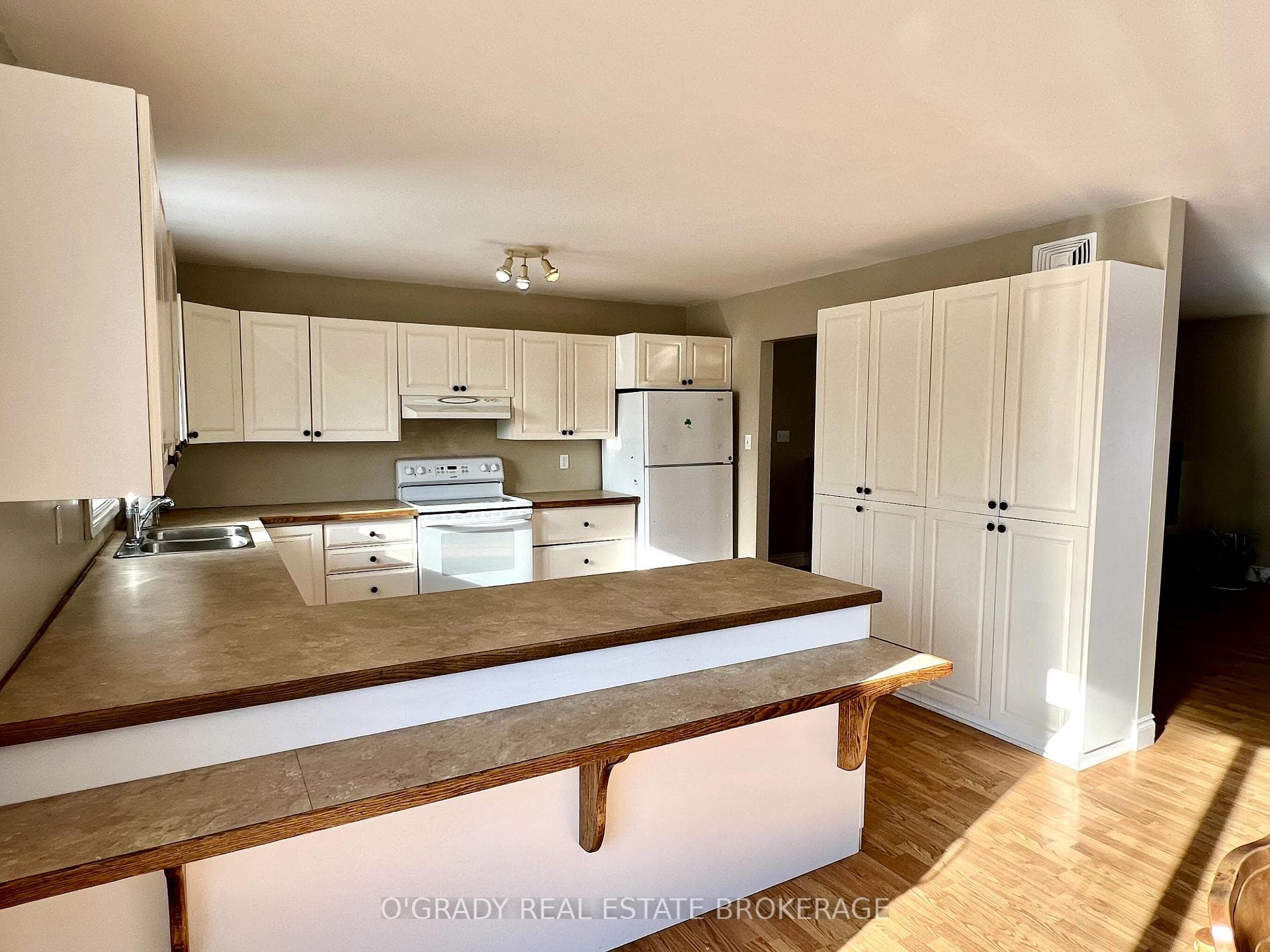 1868 Merwin Lane photo 12