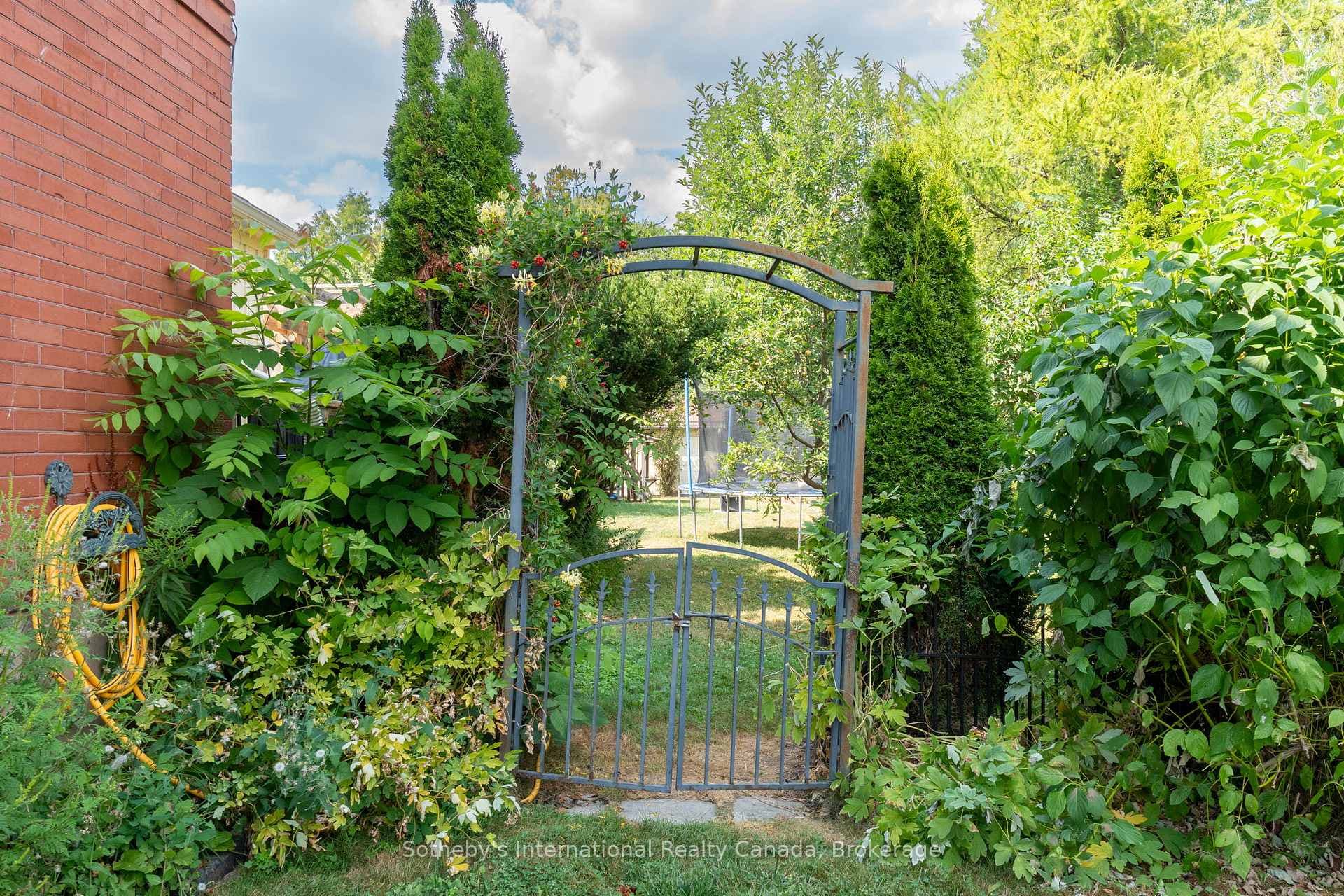 12 Elizabeth Street photo 37