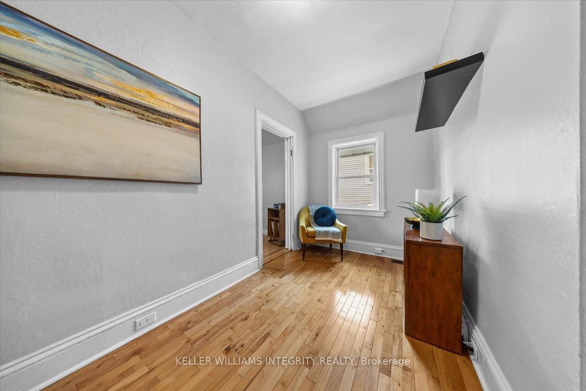 111 Carruthers Avenue photo 39