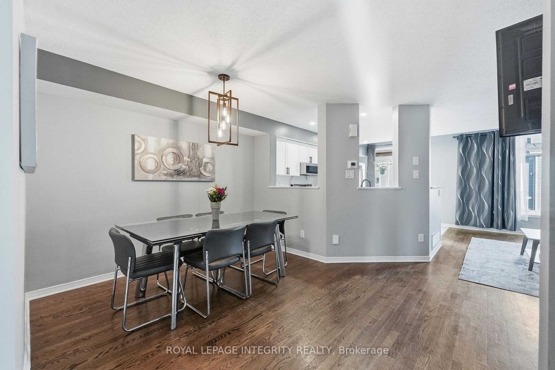 300 Rolling Meadow Crescent photo 4