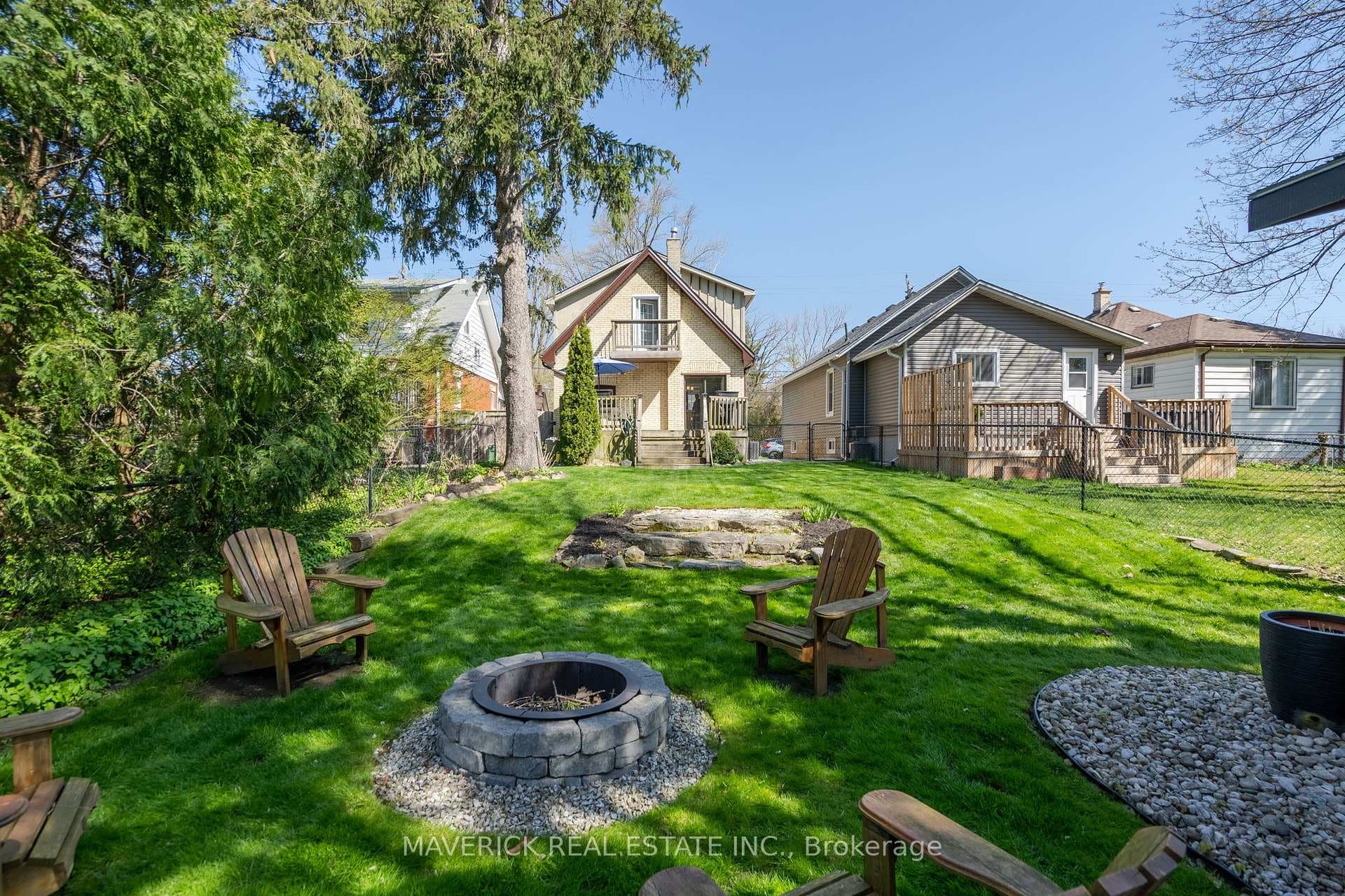 82 Springbank Drive photo 33
