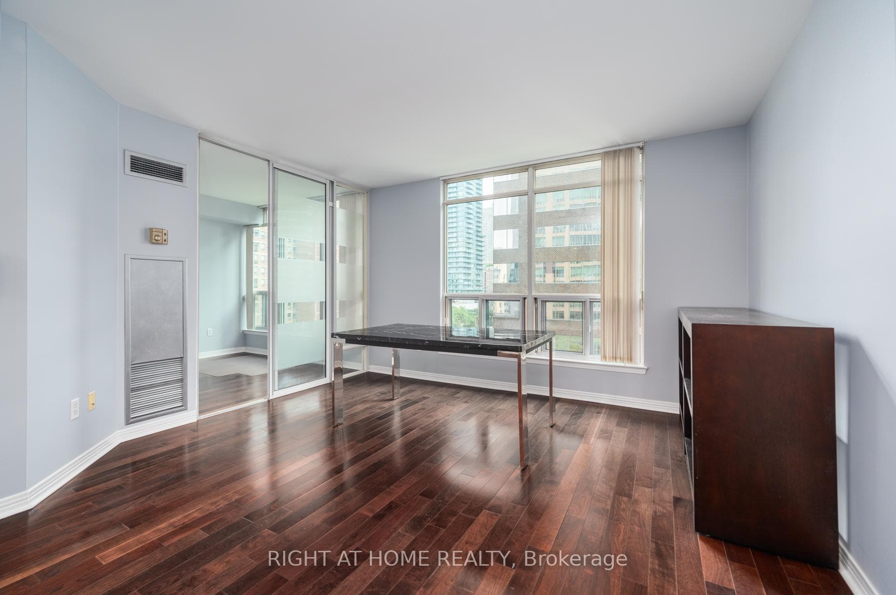 942 Yonge Street Unit 605 photo 7
