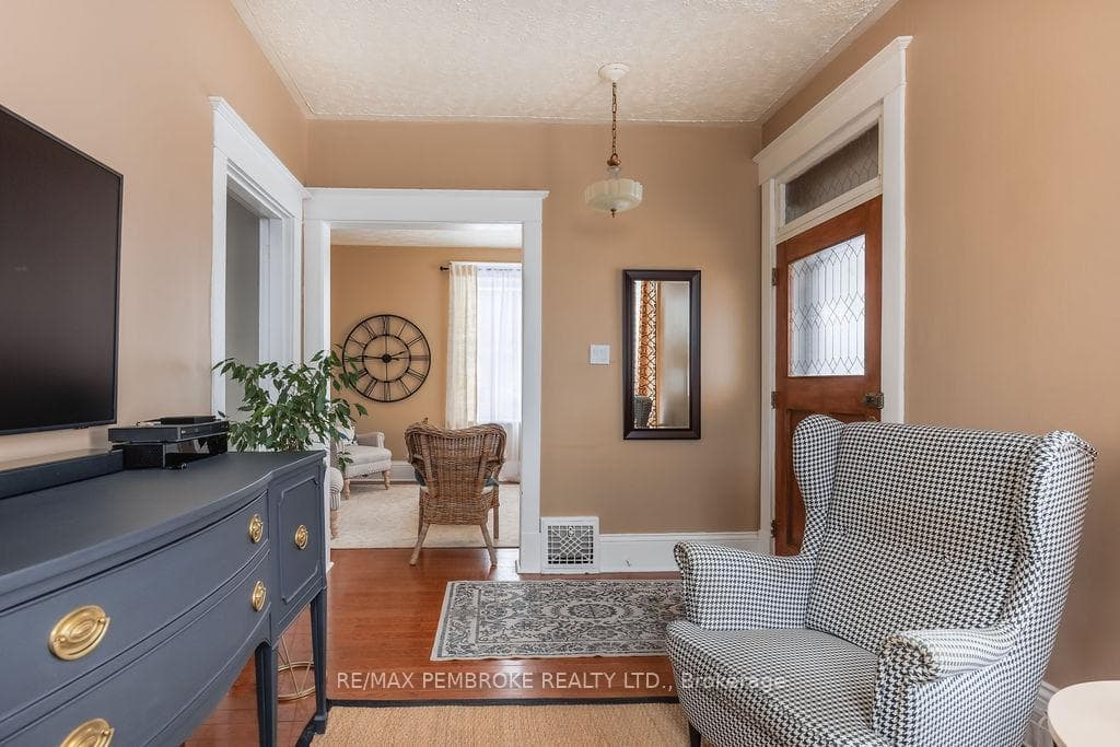 358 Trafalgar Road photo 15