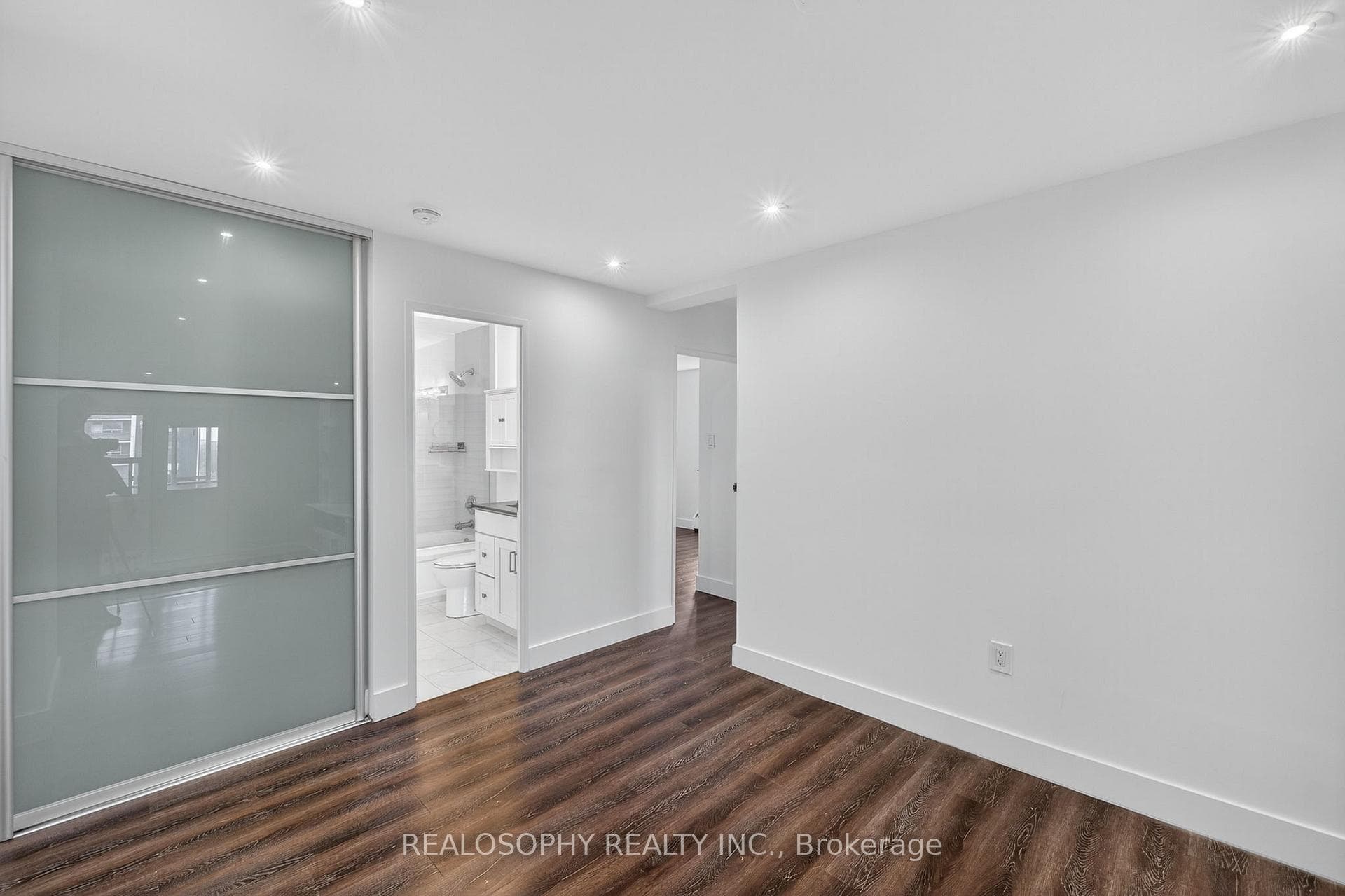 15 Elizabeth Street Unit 905 photo 25