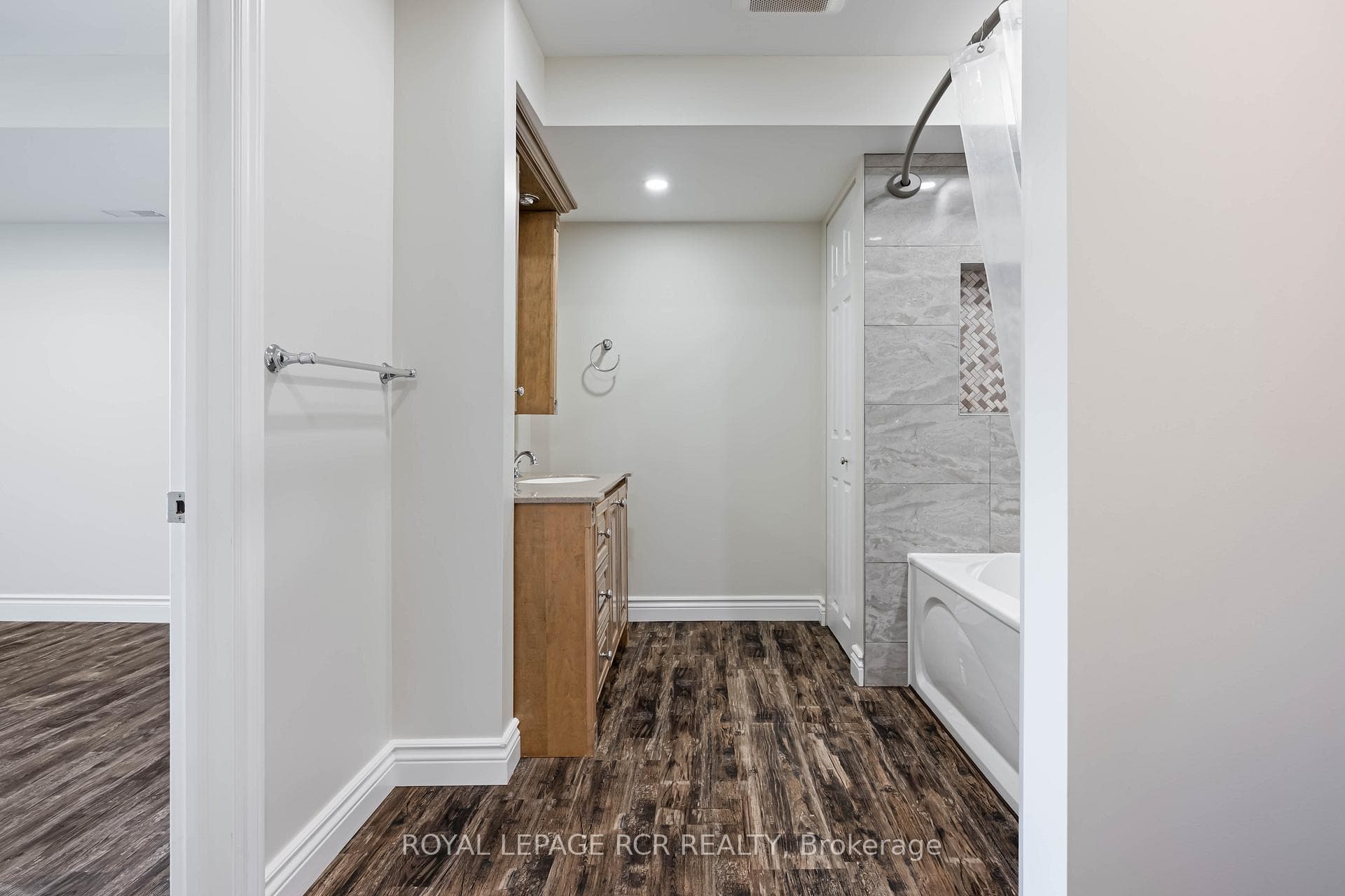 367 Marshall Crescent photo 44