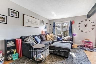 711 Osgoode Drive Unit 17 photo 4