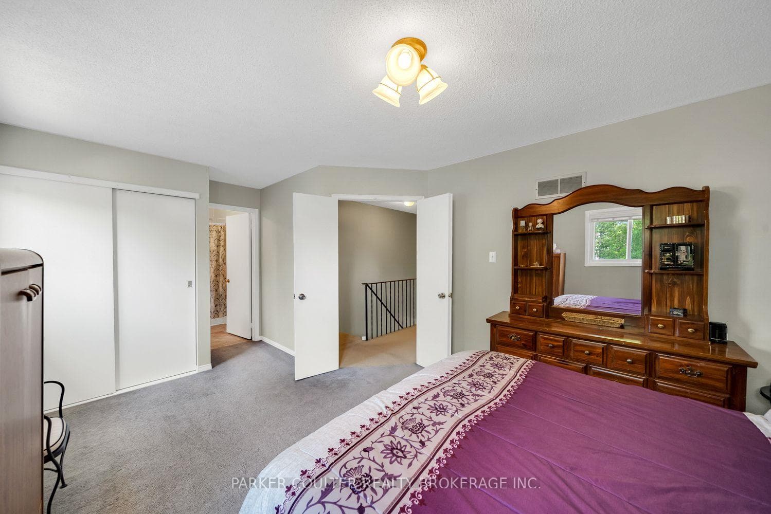 1098 Maclean Street photo 22
