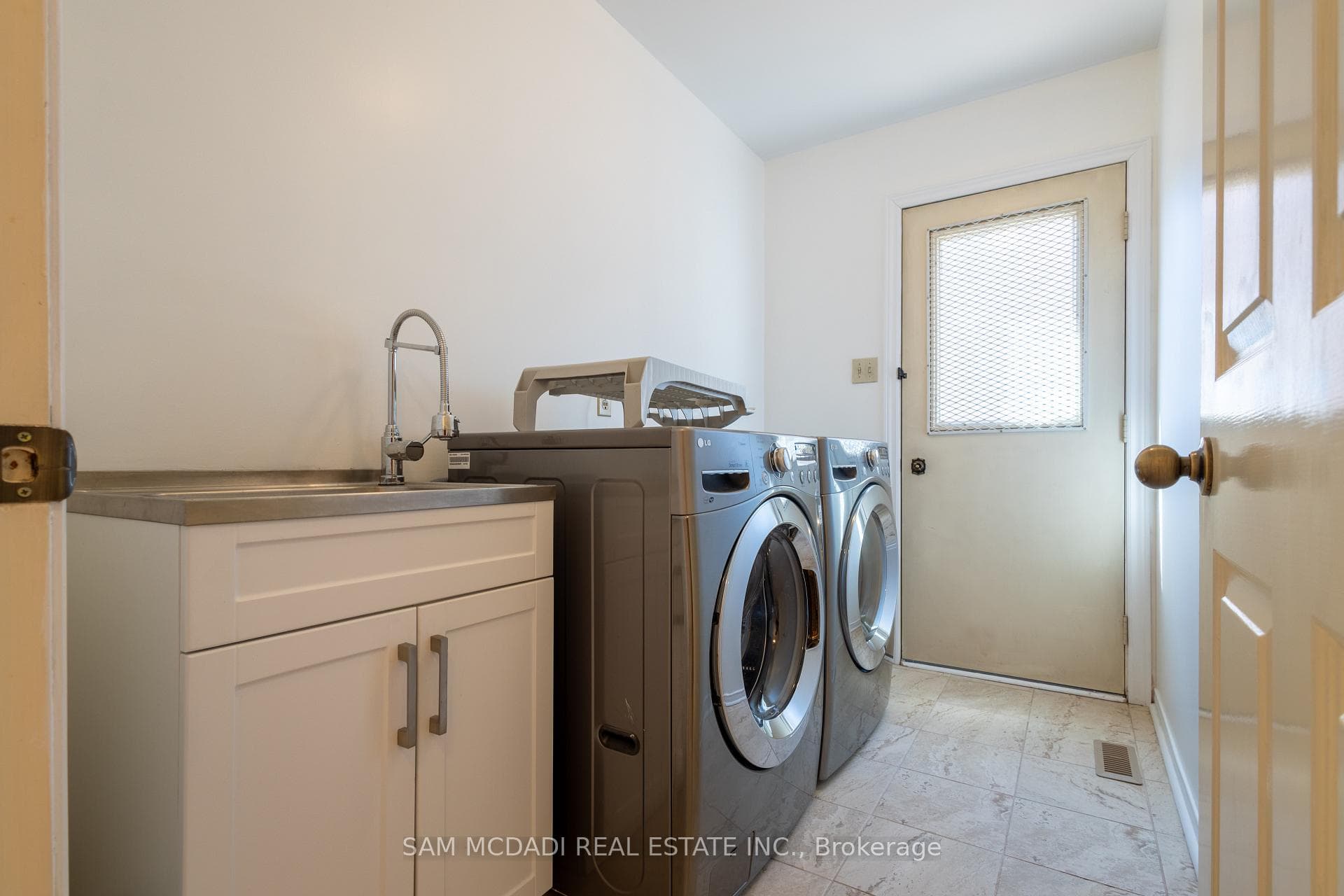 2574 Morrison Avenue photo 23