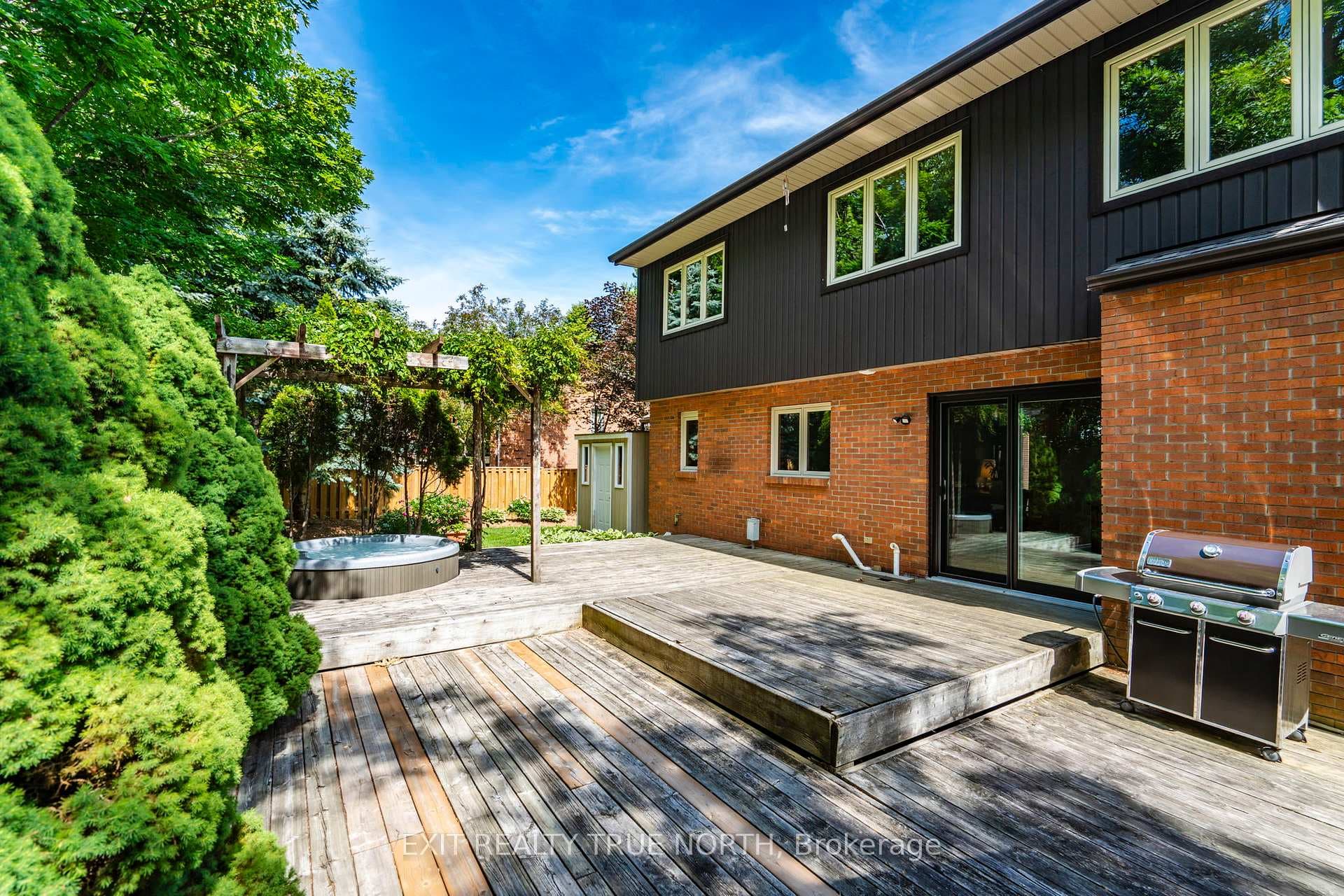 14 Rosewood Avenue photo 35