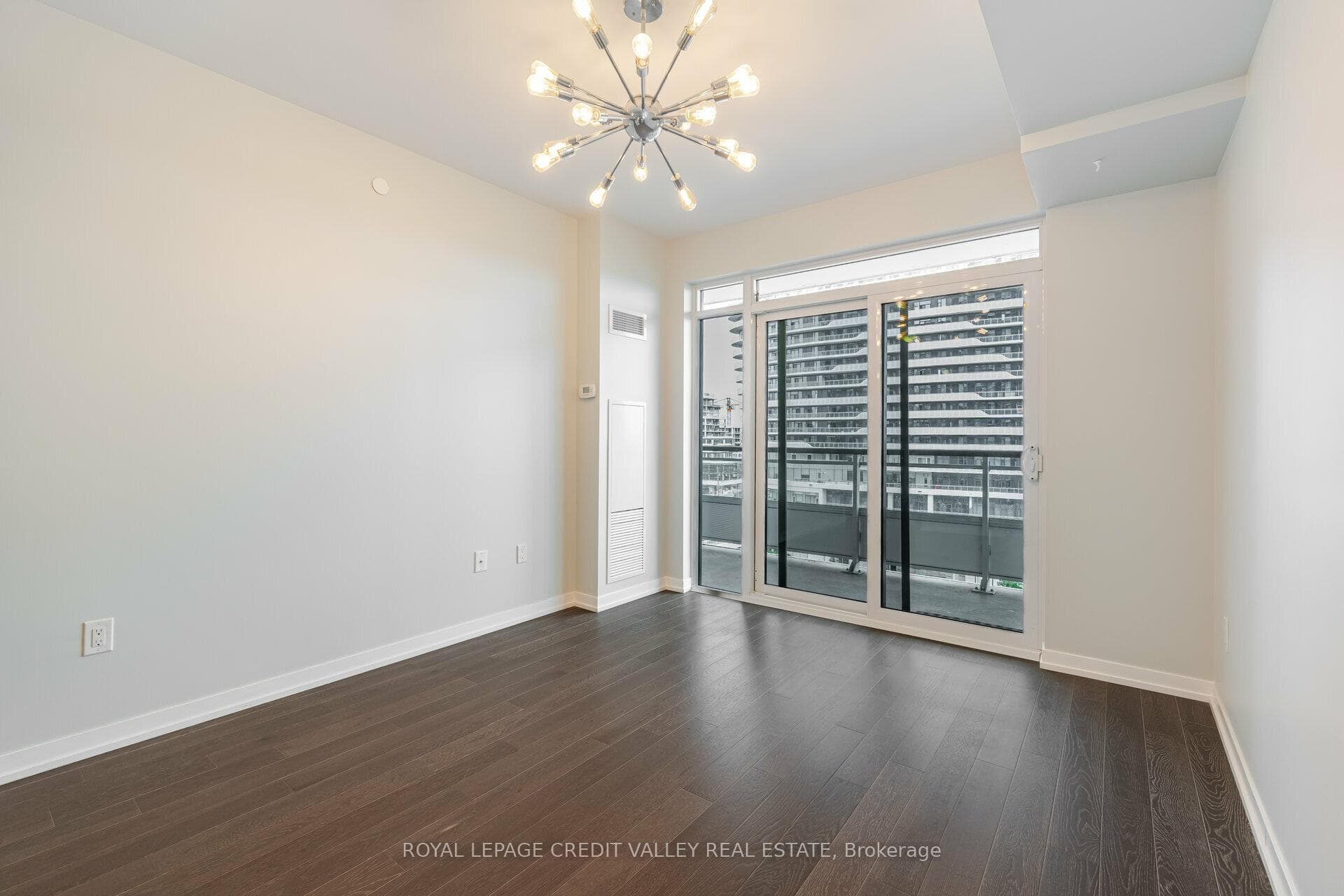 2560 Eglinton Avenue Unit 802 photo 12