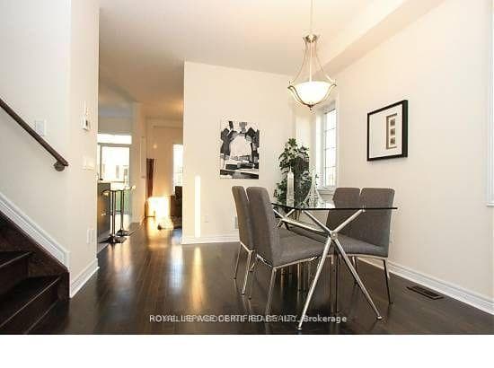 683 Baldwin Crescent photo 5