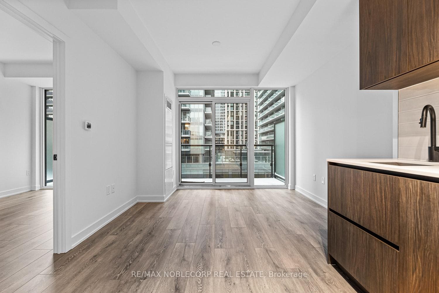 117 Broadway Avenue Unit 817 photo 11