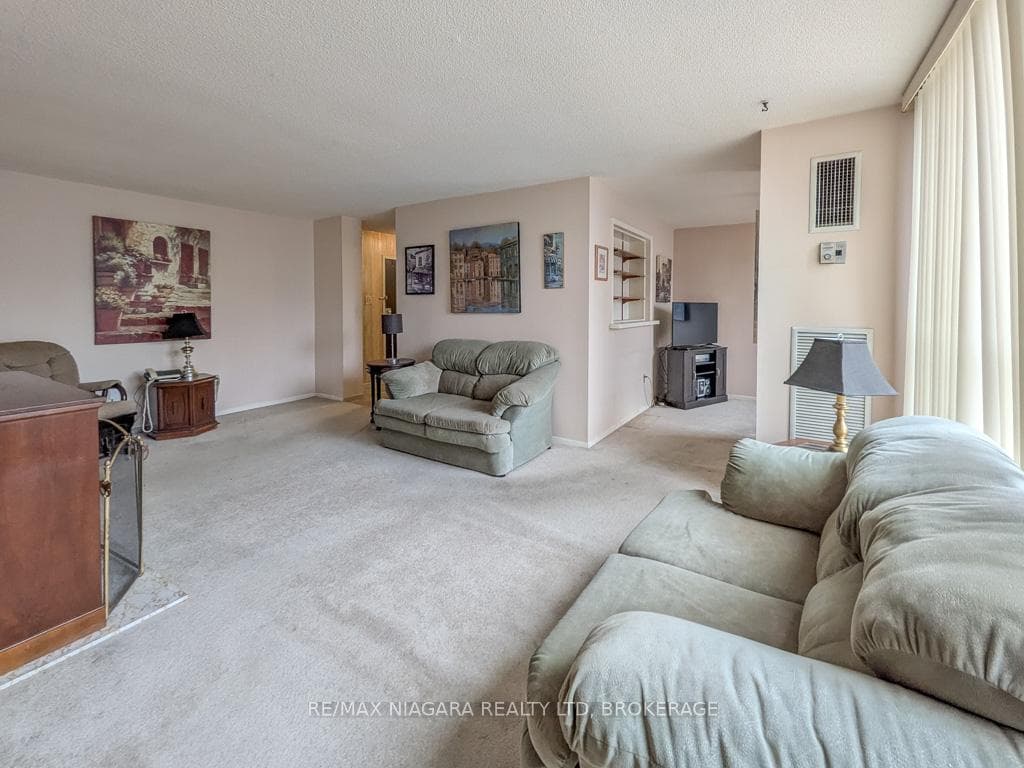 3170 Kirwin Avenue Unit 301 photo 4