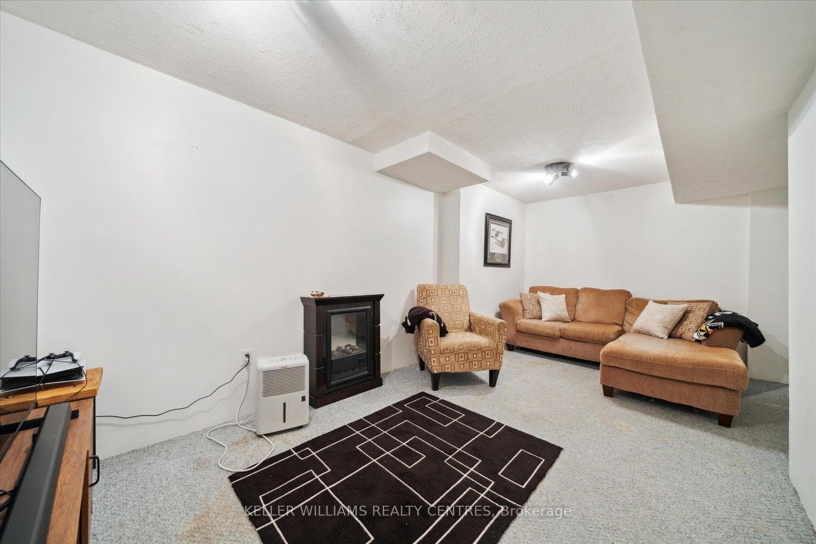 770 Walpole Crescent photo 28