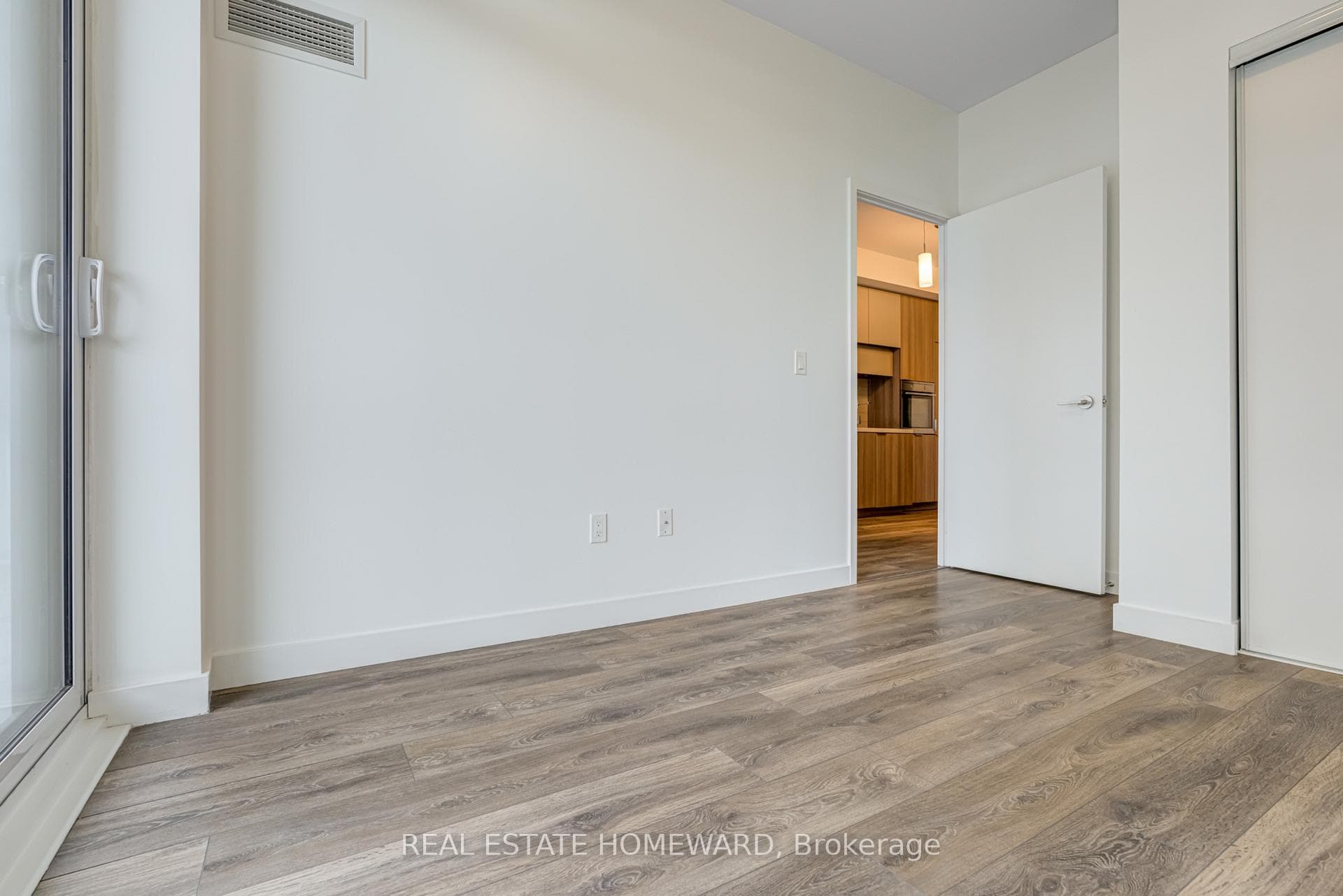 8 Eglinton Avenue Unit 803 photo 12