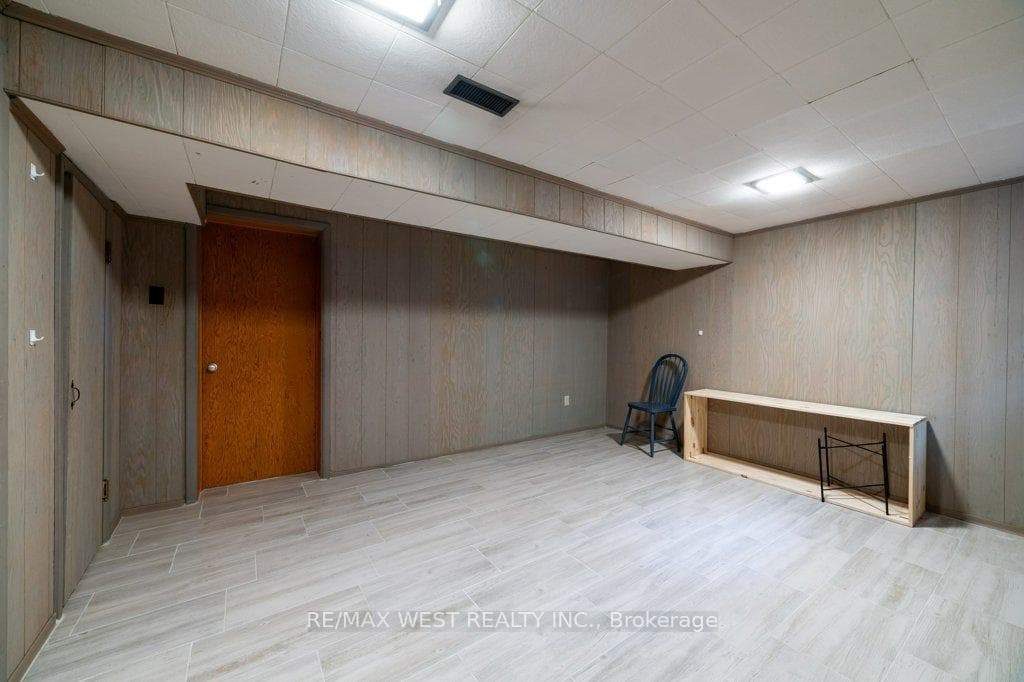 8 Farningham Crescent photo 24
