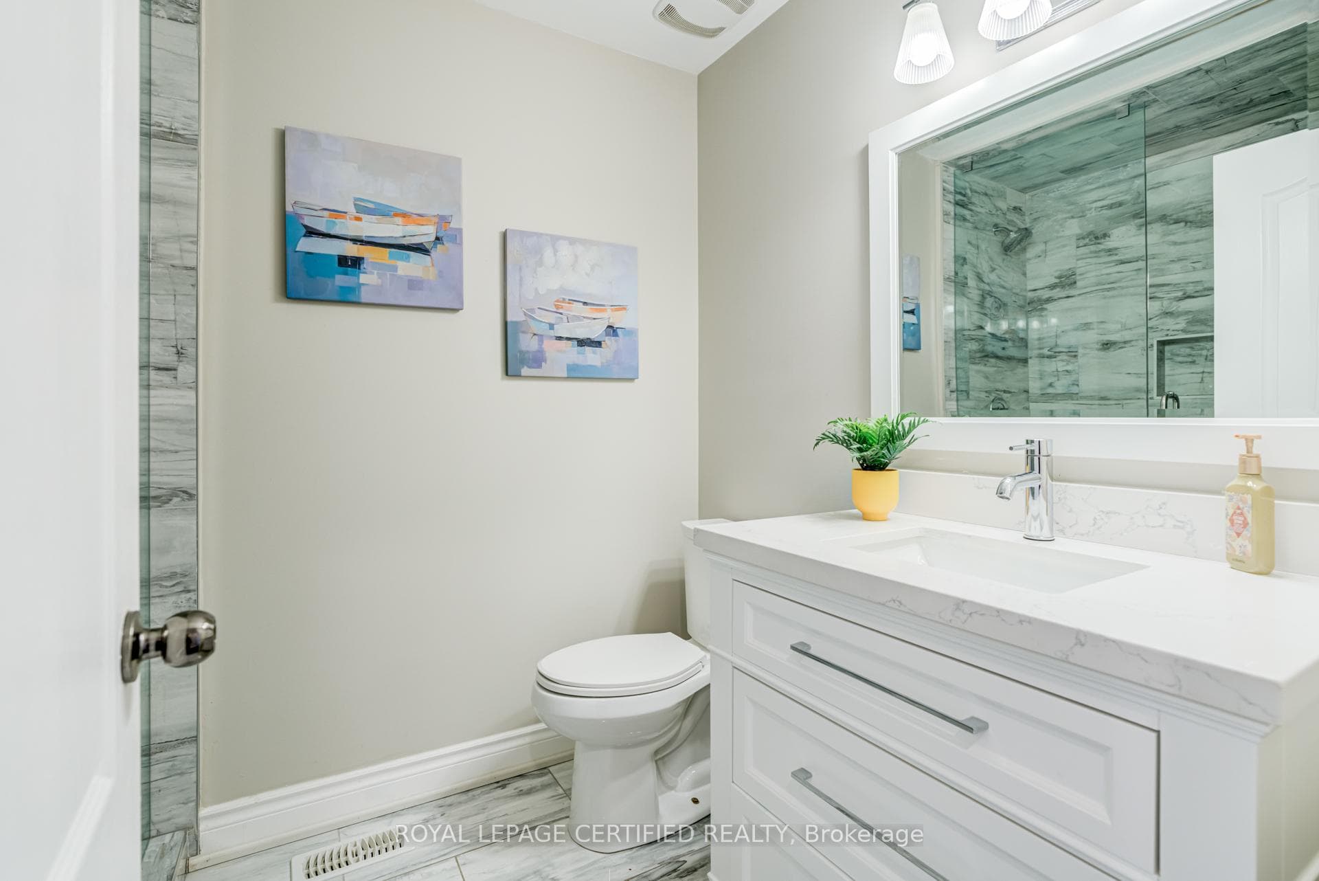 3192 Sorrento Crescent photo 39