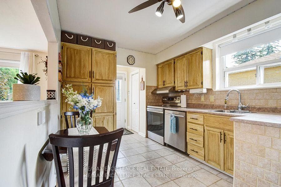 58 Fairglen Avenue photo 23