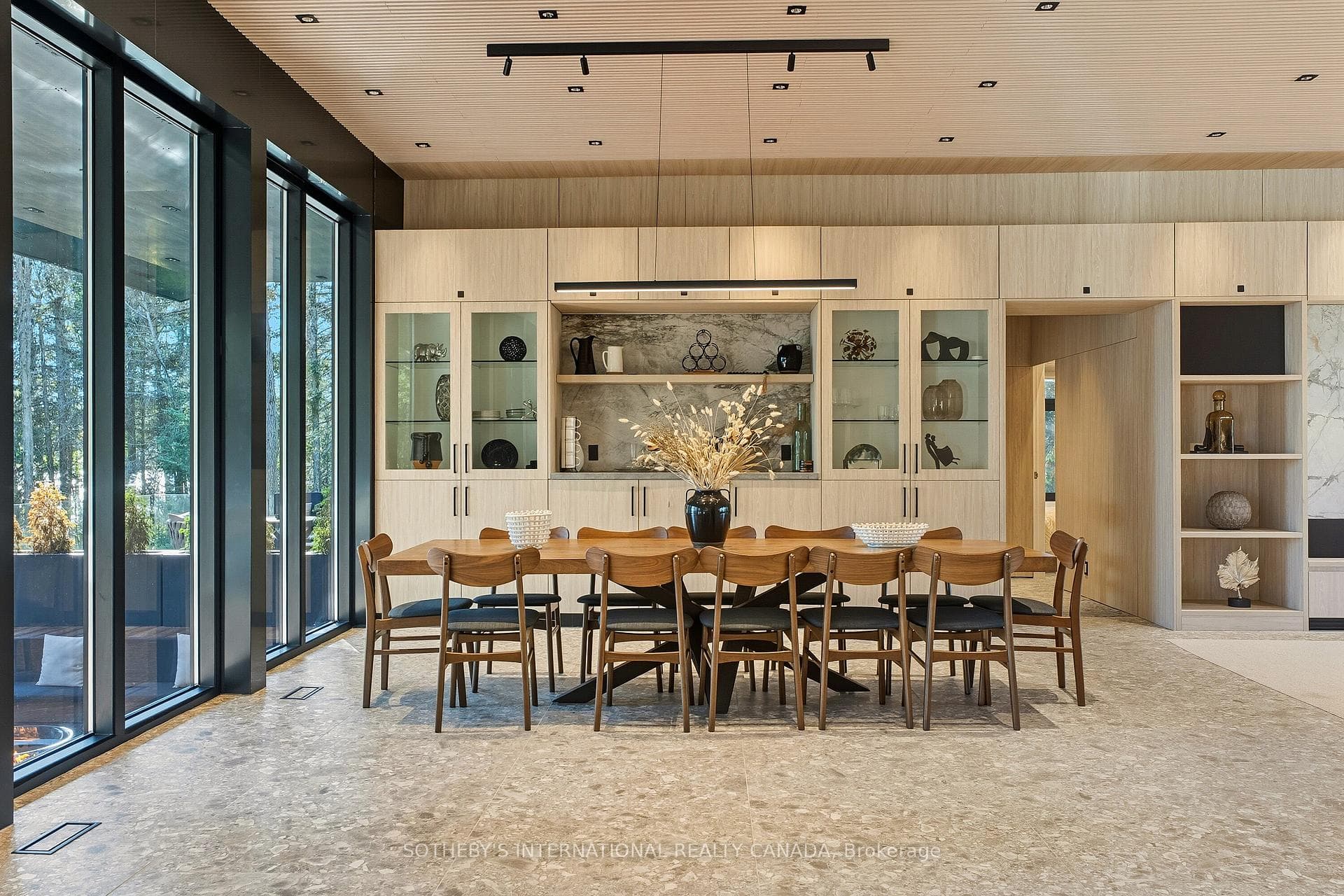 Dining Area Opposite