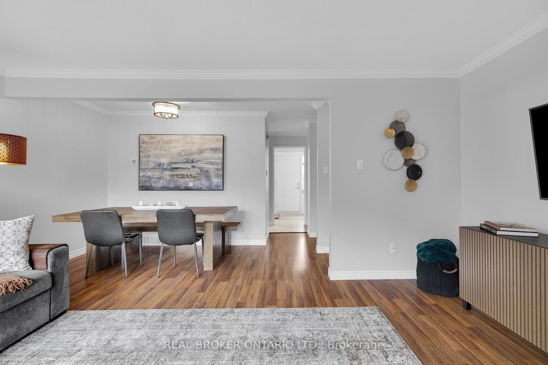 101 Mcclintock Way photo 6