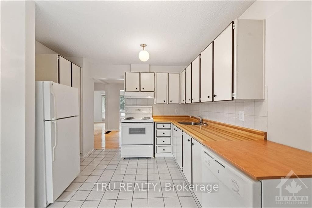2270 COTTERS Crescent Unit 249 photo 3