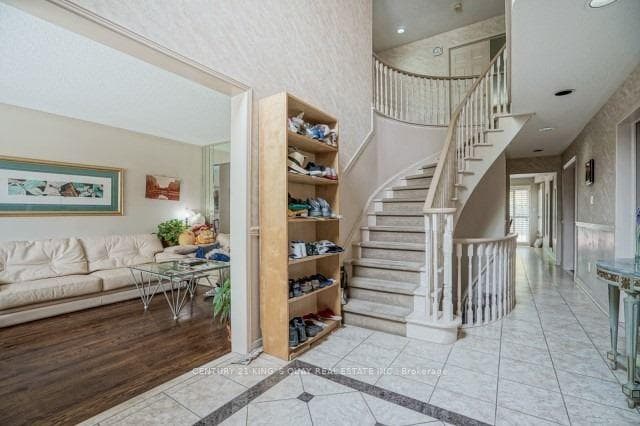 18 Brookshire Circle photo 2