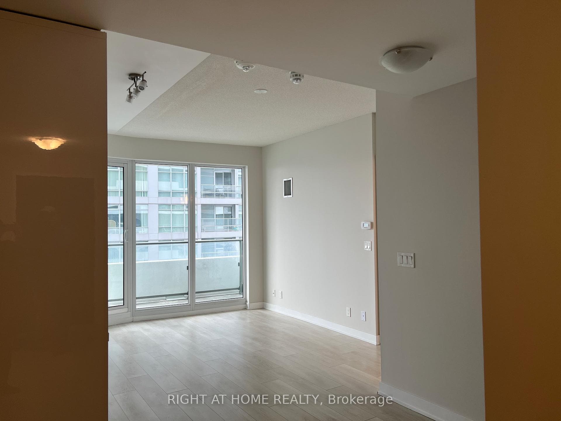 2221 Yonge Street Unit 2505 photo 7